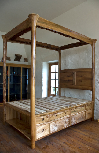 Four poster bed with drawers